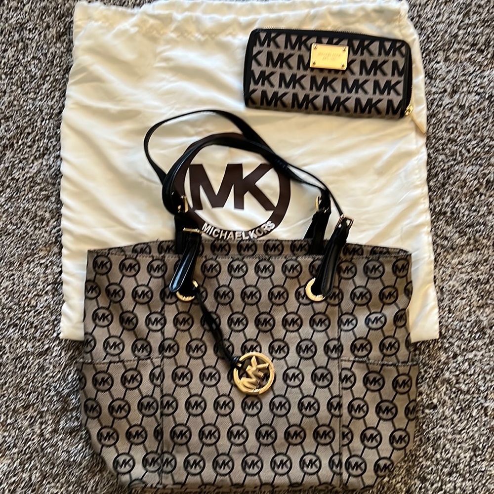 MK purse and wallet set
